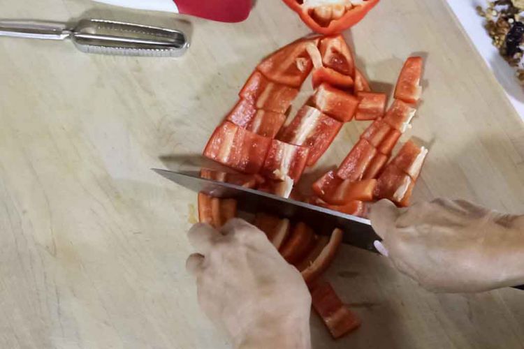 03 Cut red bell pepper into chunks