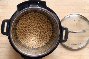 Chickpeas in a 6 Quart Instant Pot, with the glass lid to the right